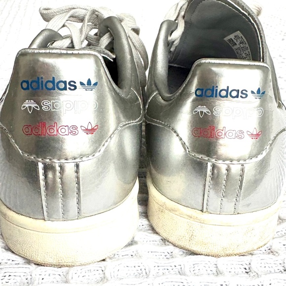 Adidas men’s Stan Smith metallic silver shoes - Picture 4 of 5